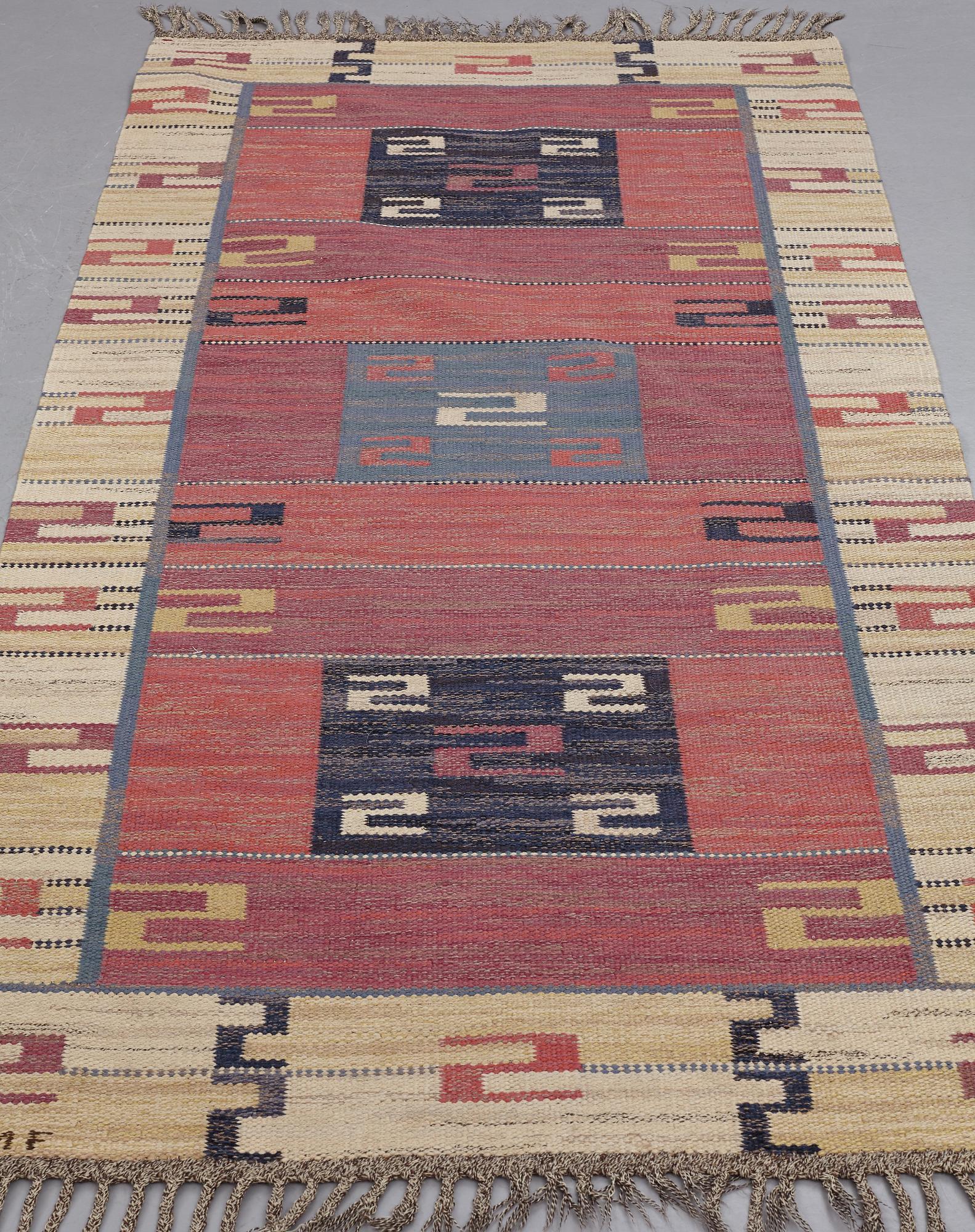 Märta Måås-Fjetterström, A RUNNER, "Röda Esset", flat weave, ca 225,5-228,5 x 112-115 cm, signed AB MMF.