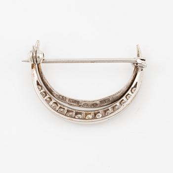 Brooch, Engelbert, in the form of a crescent moon, 18K white gold with diamonds.