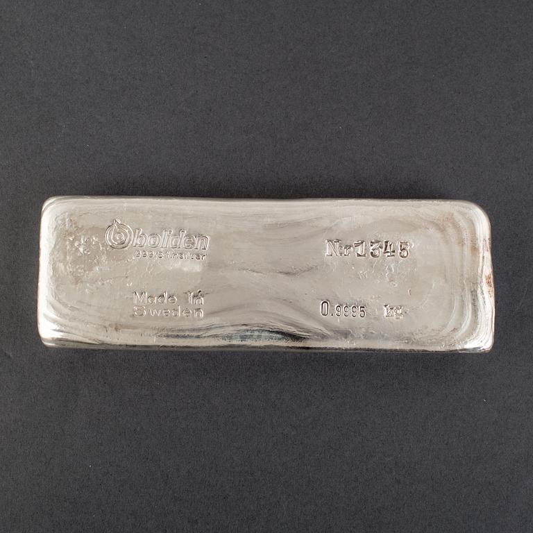 A Swedish fine silver 999,5 ingot from Boliden. Weight ca 1 kg.