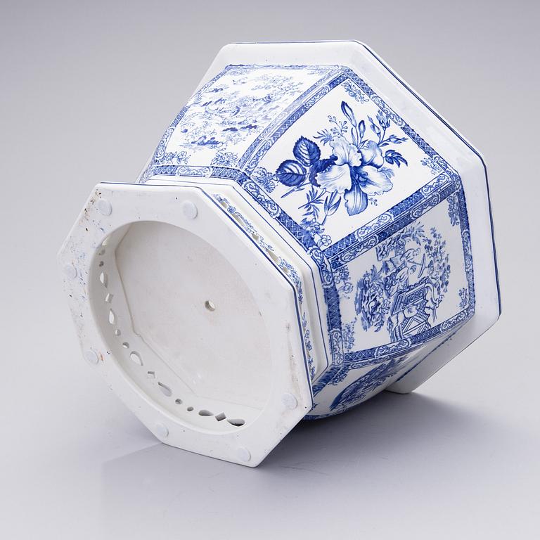 YTTERFODER, keramik, Gustavsberg, 1900-talets början.