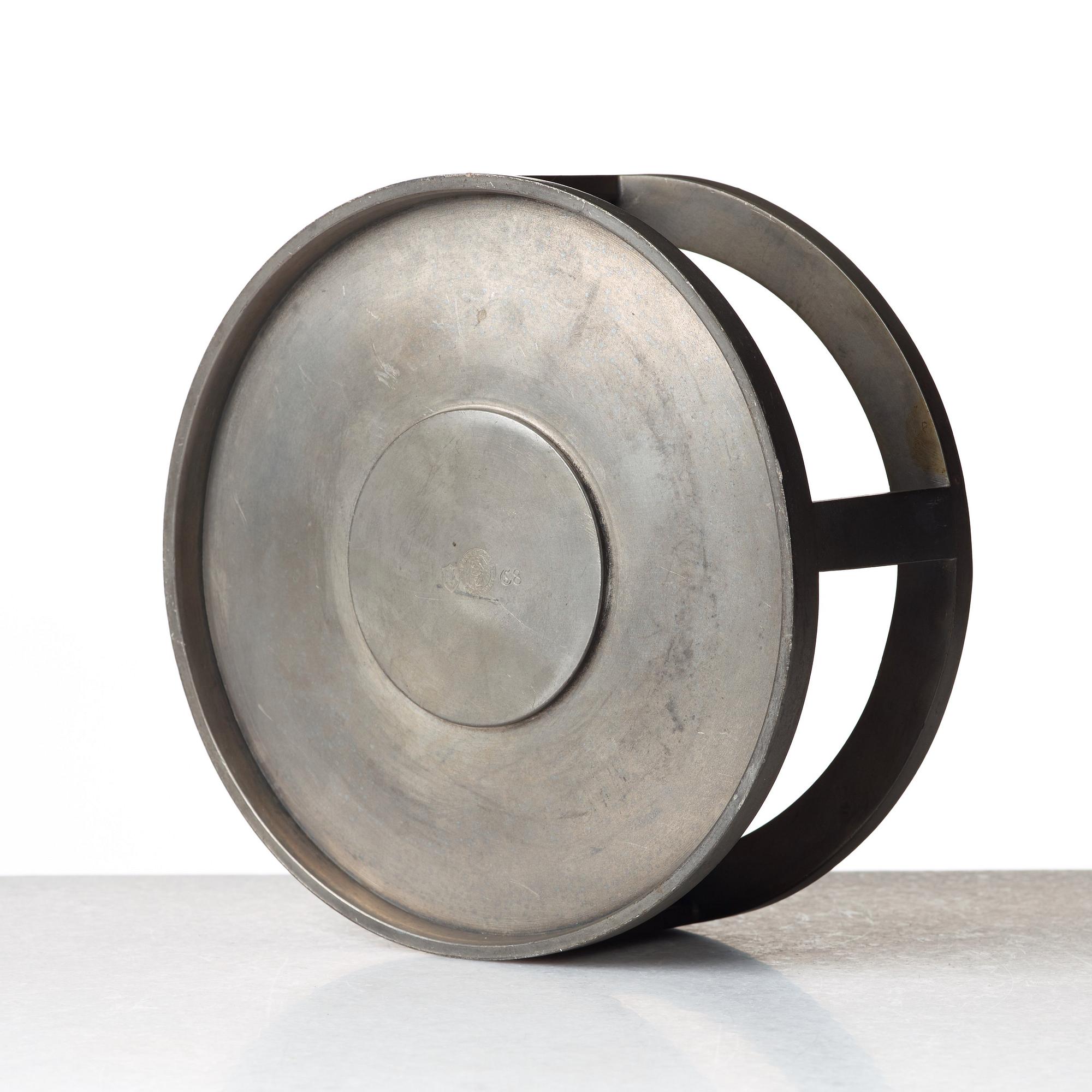 Nils Fougstedt, tekanna på rechaud, Firma Svenskt Tenn, Stockholm 1929.