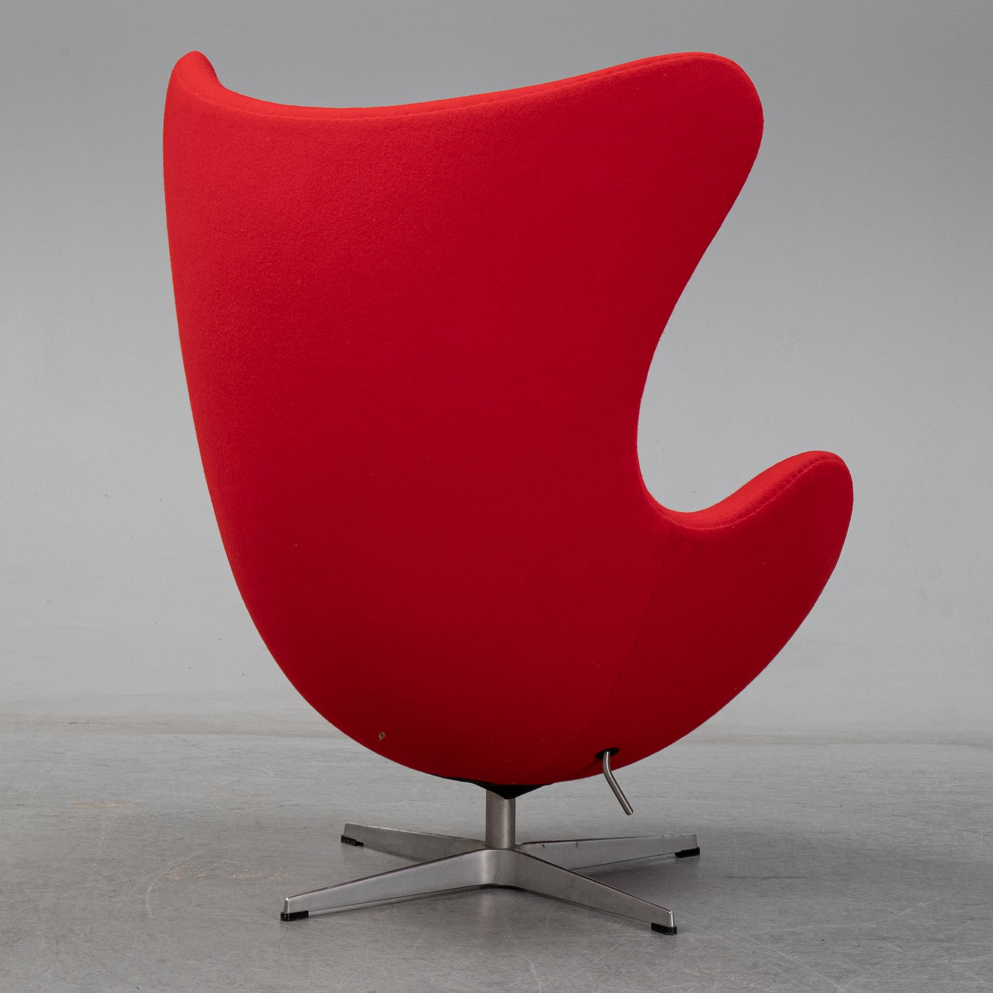 ARNE JACOBSEN, 'Egg' easy chair for Fritz Hansen 2001.