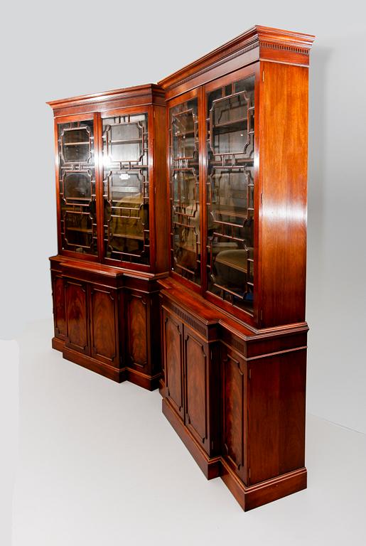 BOKSKÅP, 1 par, England, 1900-talets mitt.