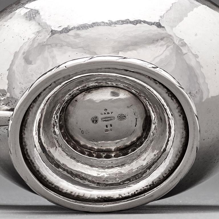 Georg Jensen, a 4 pieces coffee and tea service, Copenhagen 1915-19, 830/1000 silver. Design nr 88.