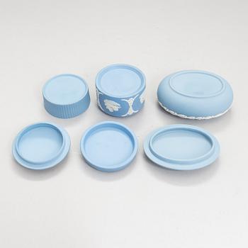 WEDGWOOD, Jasperware, 30 delar, England 1900-talets andra hälft.