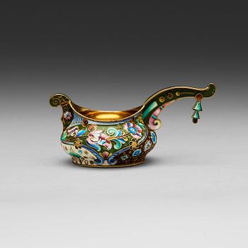 1091. A Russian 20th century silver-gilt and enamel kovsh, marks of the 20th Artell, Moscow 1908-1917.
