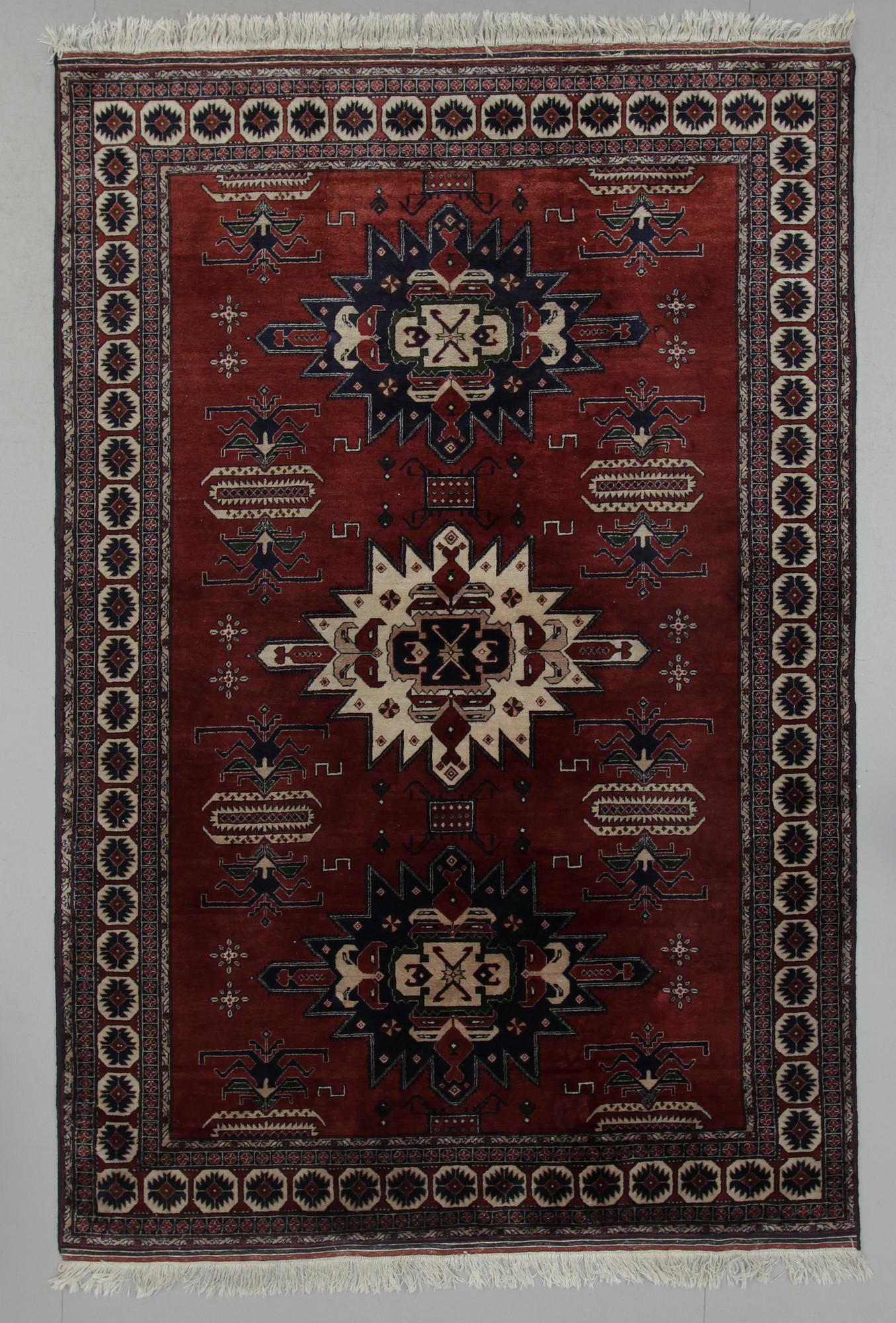 MATTA, orient, ca 298 x 195 cm.