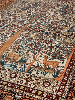 CARPET. Semi-antique Esfahan possibly. 278,5 x 203 cm.