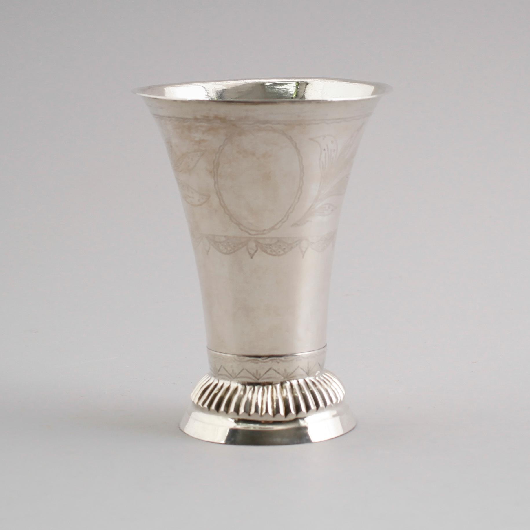 BÄGARE, silver, otydliga svenska stämplar, 1836. Vikt ca 92 gram.