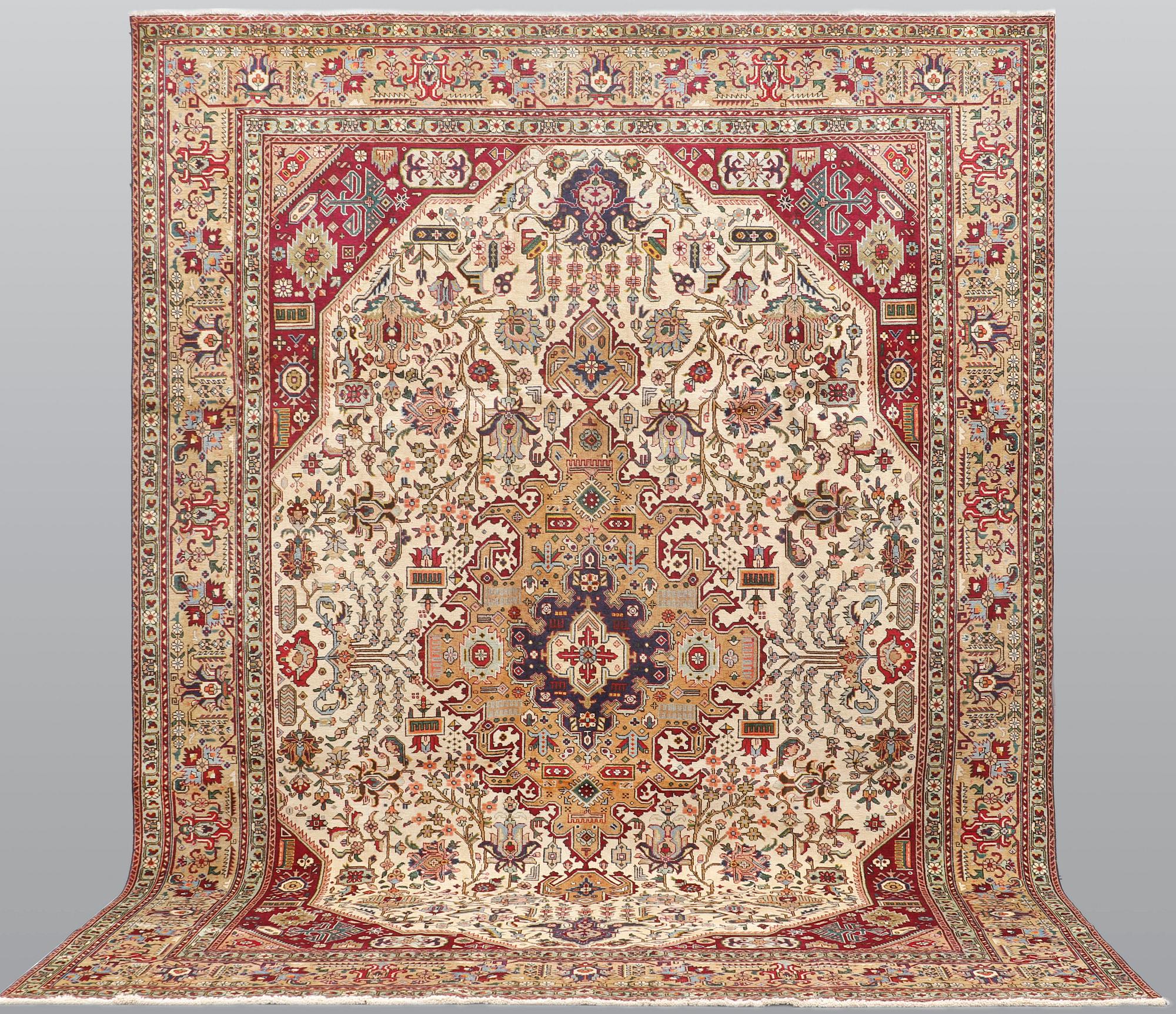 A carpet, Tabriz, ca 392 x 291 cm.