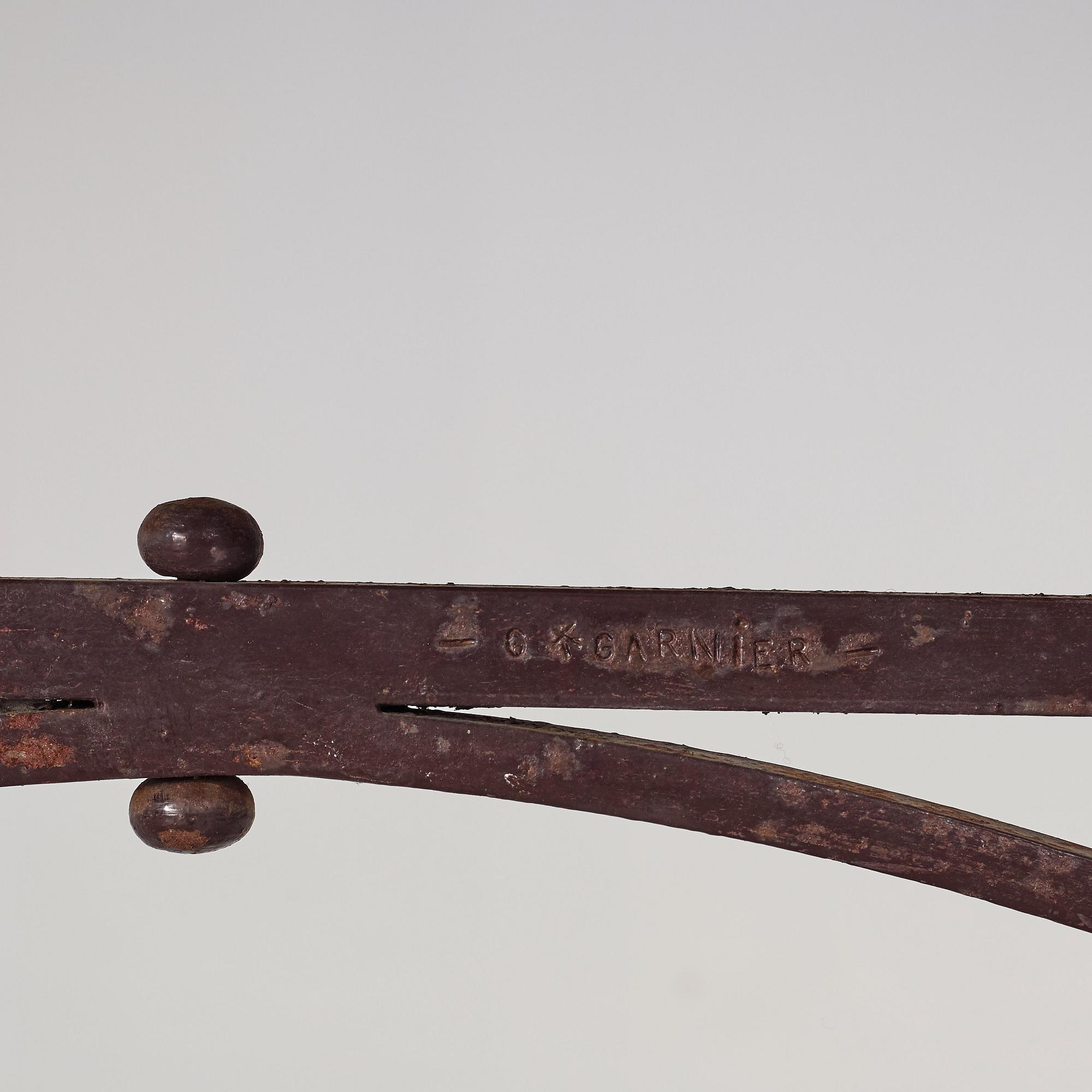 TRÄDGÅRDSMÖBLER, bestående av ett bord och stolar, 6 st, 1900-tal.
