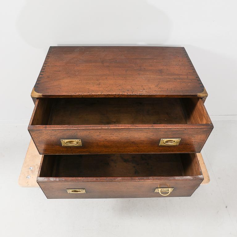 A two pcs English mahogany dresser and mirror later part of  the 20th century.