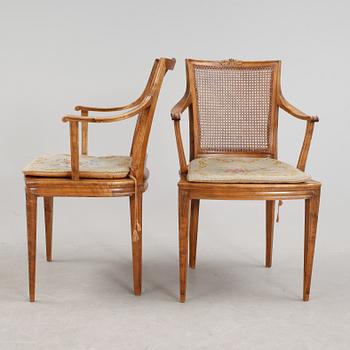 KARMSTOLAR, ett par, gustaviansk stil, 1900-talets första hälft.