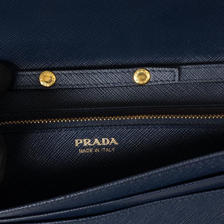 Prada, wallet on chain, 2016.