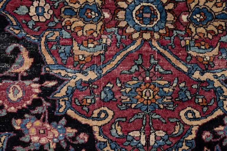 Carpet, Isfahan, antique, approx. 210 x 135 cm.