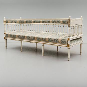 SOFFA, sengustaviansk, omkring år 1800.