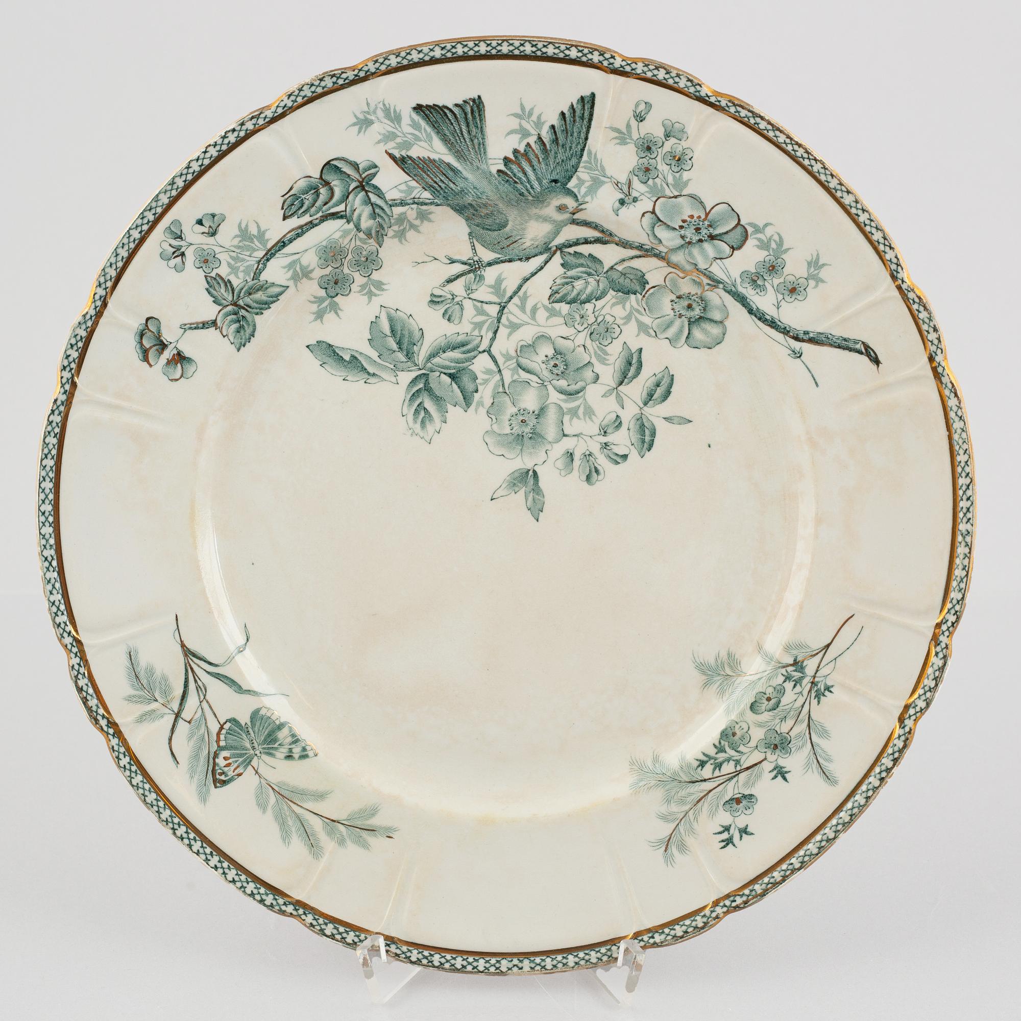 A 124-piece creamware dinner service, "Wexiö guld", Gustavsberg, Sweden, around 1900.
