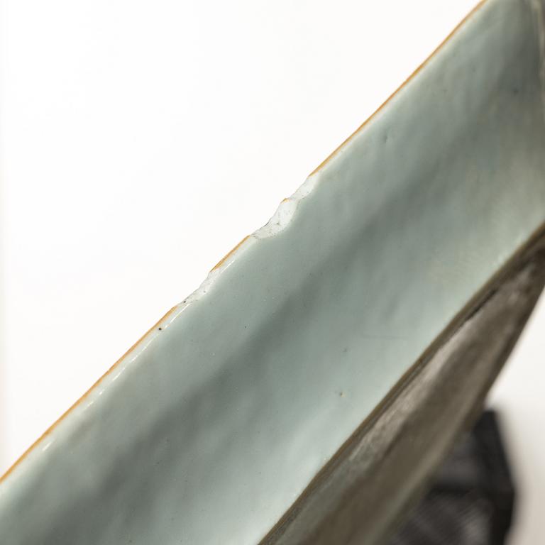 Two Chinese blue and white export porcelain dishes, Qing dynasty, Qianlong (1736-95).