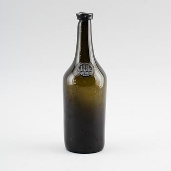 FLASKA, glas, Dalsland, märkt IHE och daterad 1826.
