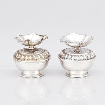 Two German early 18th century parcel-gilt silver salts with lid, marks of Johann Philipp Rieblinger, Augsburg 1700-1705.