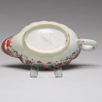 A pair of export porcelain famille rose sauce boats, Qing dynasty, 18th century.