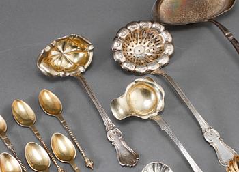 PARTI SKEDAR, 19 st, silver, 1800- respektive 1900-tal. Vikt 387 gram.
