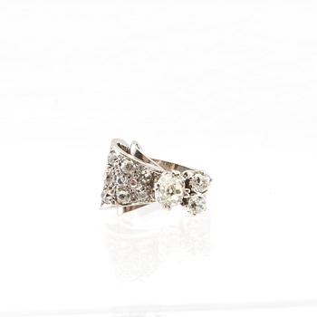 An 18K white gold ring set with round old-cut diamonds, G. Dahlgren & Co Malmö 1955.