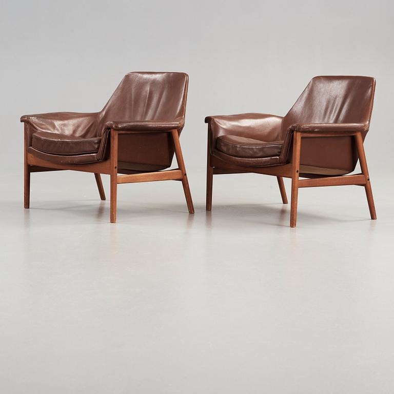 Ib Kofod-Larsen, fåtöljer, ett par Olof Persson, 1950-60-tal.