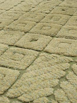 RUG. Knotted pile in relief. Almost circular. Diameter 176,5 - 184,5 cm. Signed I H K.