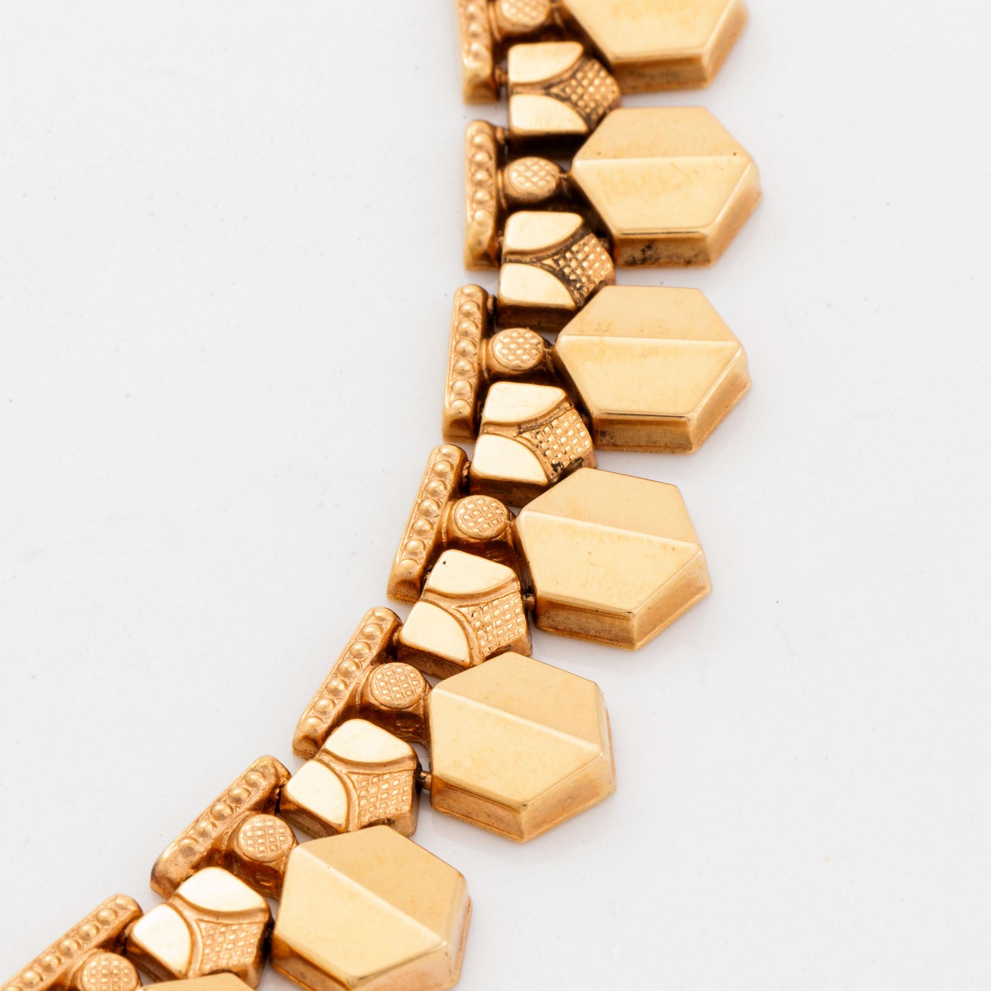 18K gold necklace.