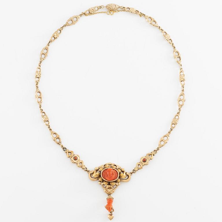 Necklace in 14K gold with carved coral. Probably around the turn of the century 1900.