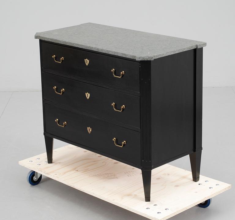 BYRÅ, sengustaviansk stil, tidigt 1900-tal.