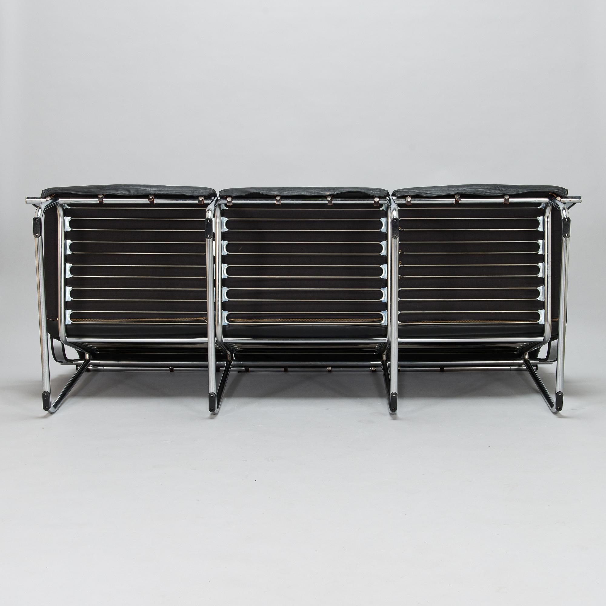 Yrjö Kukkapuro, a late 20th century 'Remmi' sofa for Avarte.