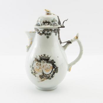 Jug with lid and cups 2 pcs China Yongzheng (1723-35) porcelain.