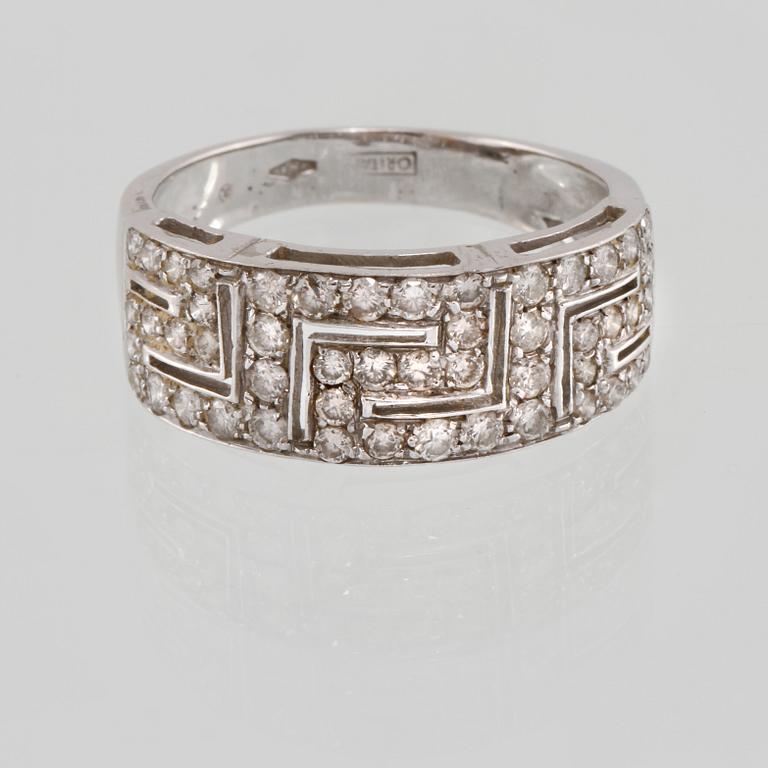 RING, 18K vitguld med briljantslipade diamanter ca 1.00 ct, utländska stämplar.  Vikt 5,7 gram.