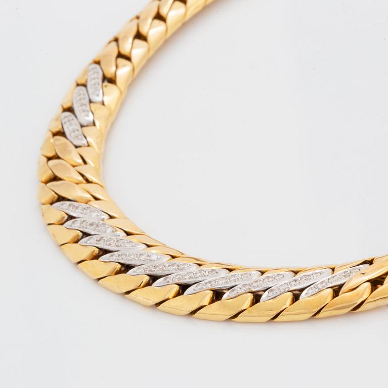 A Bucherer necklace in 18K gold set with round brilliant-cut diamonds.