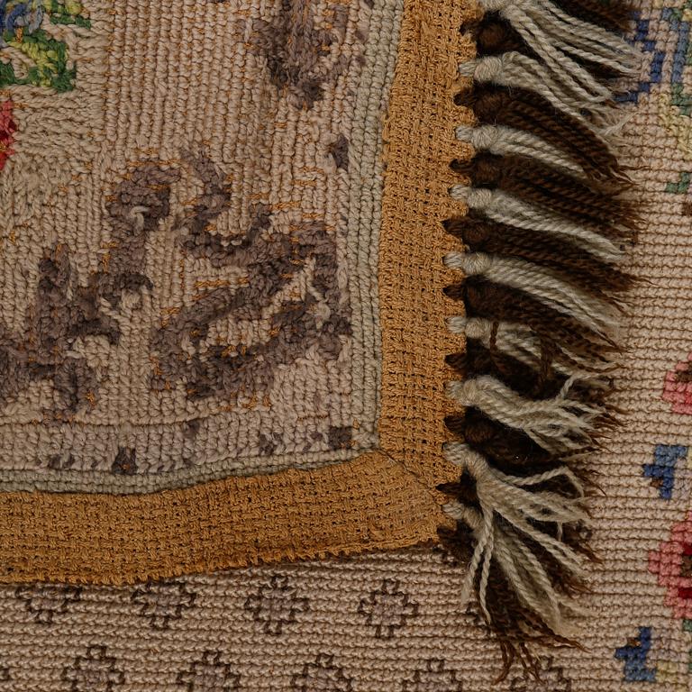 MATTA, korsstyngsbroderi på stramalj, troligen Finland, omkring 1900-talets mitt, 150 x 96 cm.