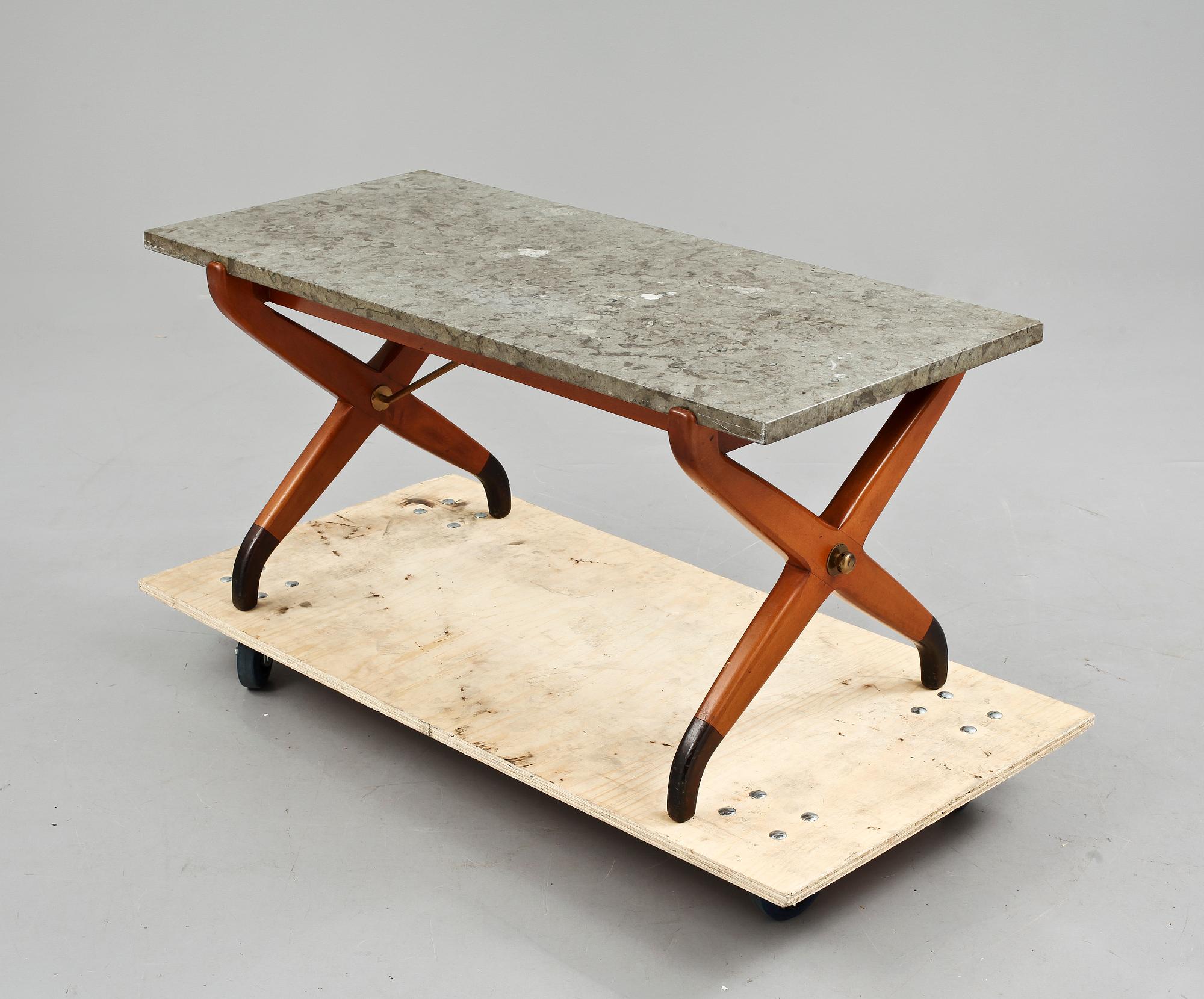 SOFFBORD, “579-026” av David Rosén, NK's verkstäder, formgivet 1949, 1900-talets andra hälft.