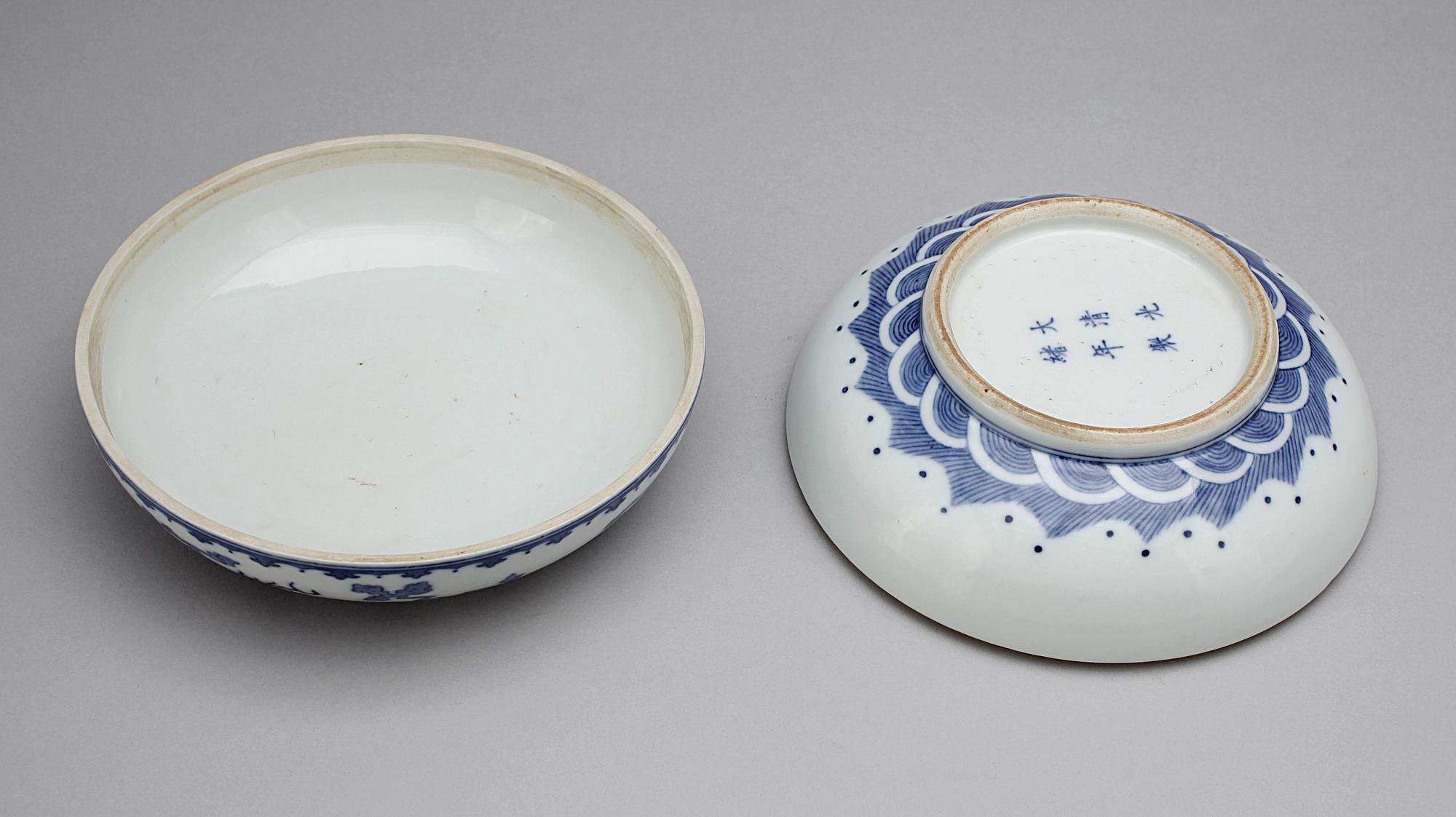 LOCKASK, porslin, sen Qing dynasti. Med Guangxu sex karaktärers märke.