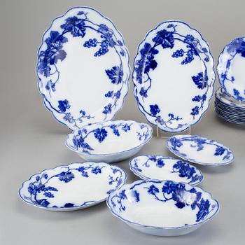 SERVISDELAR, 55 delar, flintgods, "Warwick" Johnson & Bros England. 1900-talets första hälft.