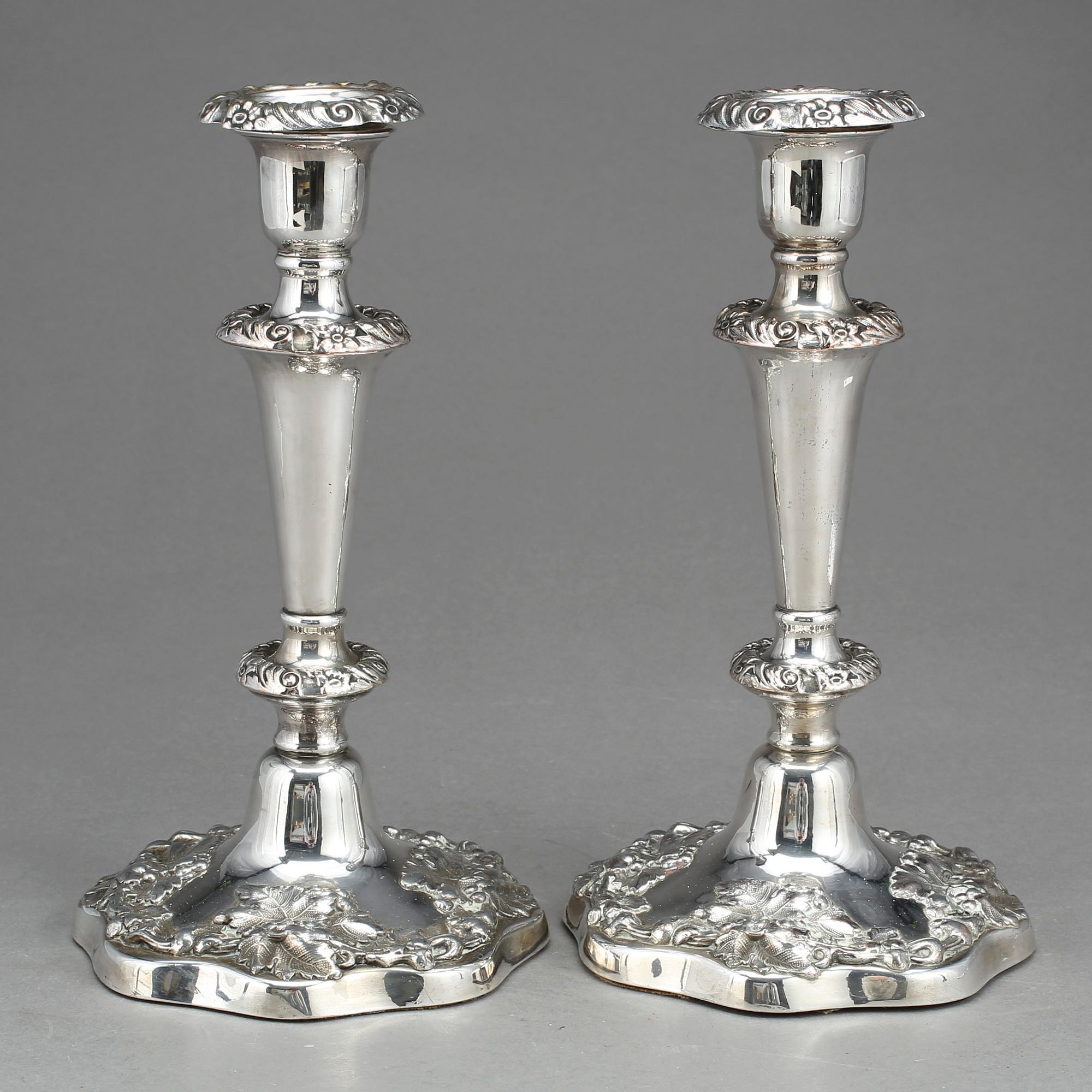 LJUSSTAKAR, ett par, nysilver. 1900-talets första del.