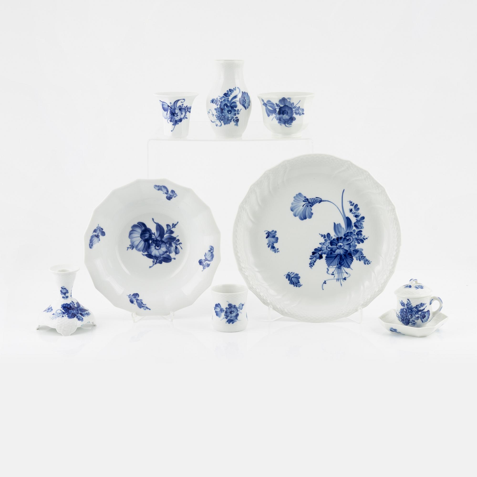 Servisdelar, 12 st, porslin, "Blå Blomst", Royal Copenhagen, Danmark.