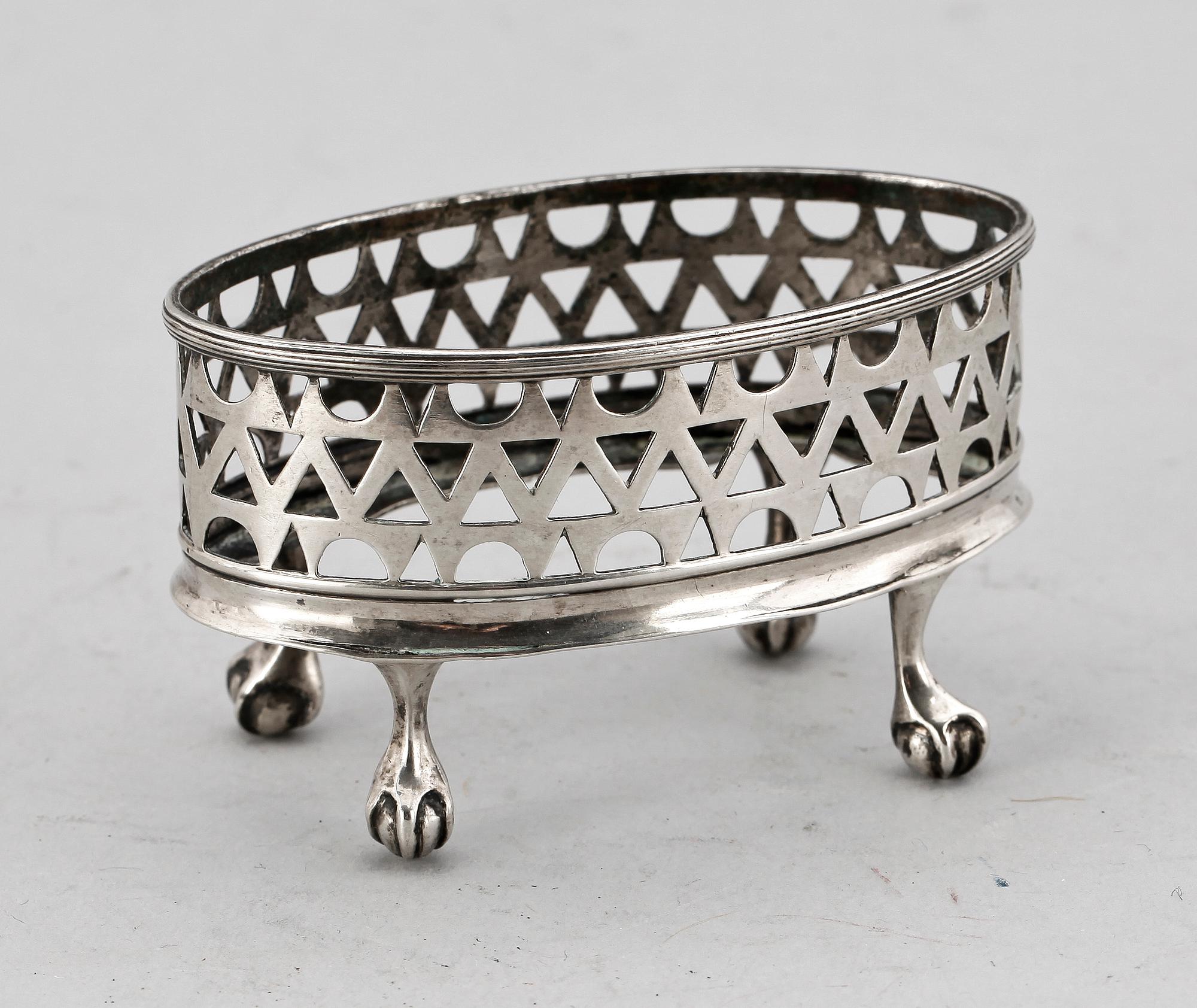 SALTKAR, silver. Empire. Fredrik Nymansson, Kristinehamn 1810. Ca 57 g.