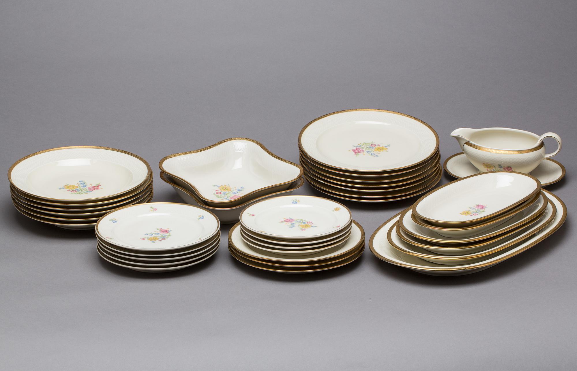 MAT-, TE- och KAFFESERVIS, 109 delar, porslin, Eschenback Bavaria Roswitha. 1900-tal.