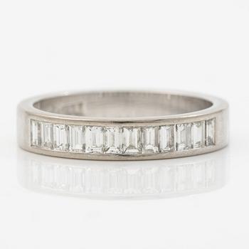 Ring 18K white gold with baguette-cut diamonds, Engelbert.
