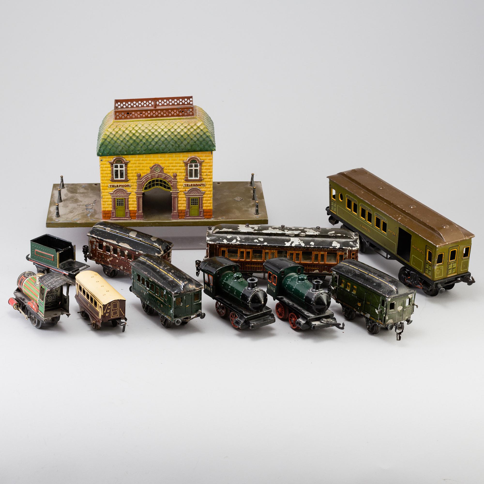 A lot of 10 pieces of locomotives and wagons, Germany, early 20th century.