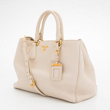 Prada, a 'Vitello Daino Tote' bag.