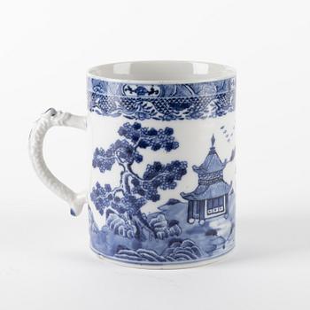 A blue and white Chinese Export jug, Qing dynasty, Qianlong (1736-95).