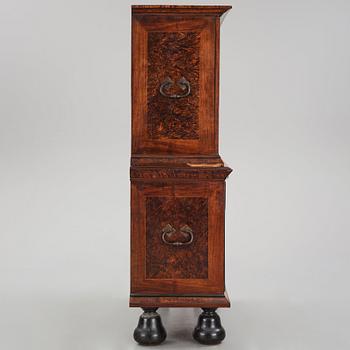 Skåp, Sverige 1700-talets första del, Fredrik I,  Senbarock.