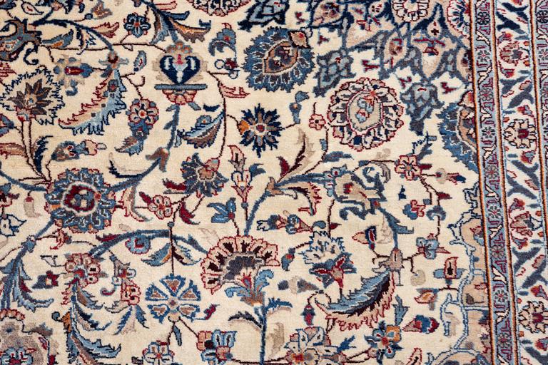 A Tabriz carpet, a. 373 x 286 cm.